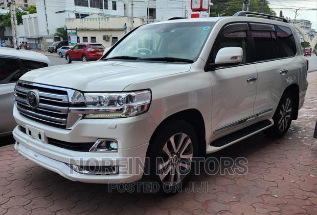 White 2017 Toyota Land Cruiser: Where Power Meets Sophistication