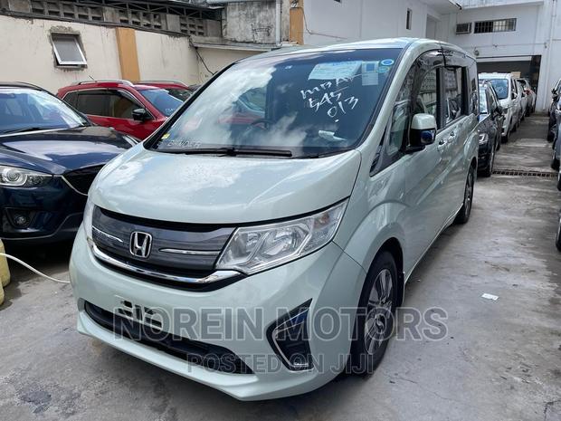White 2016 Honda Stepwgn: Ideal for Large Families