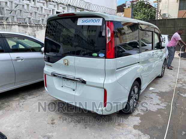 White 2016 Honda Stepwgn: Ideal for Large Families