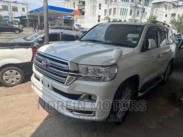 2008 Toyota Land Cruiser - White, Impeccable Condition
