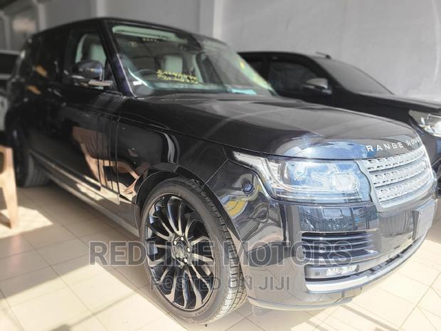Black Land Rover Range Rover Vogue 2017 - Prestigious SUV