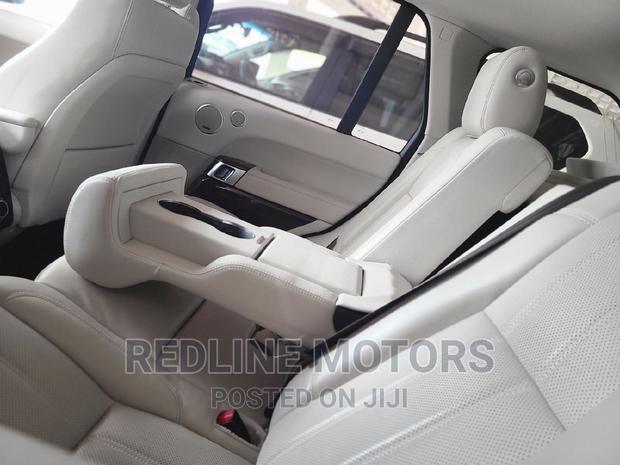 Black Land Rover Range Rover Vogue 2017 - Prestigious SUV