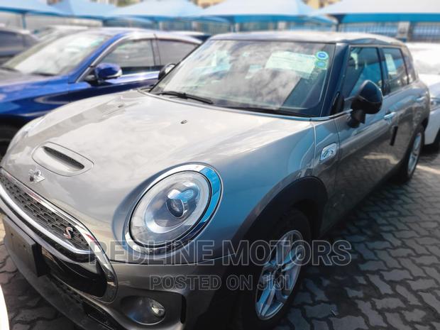 2017 Mini Cooper - Gray: Compact, Powerful, and Stylish