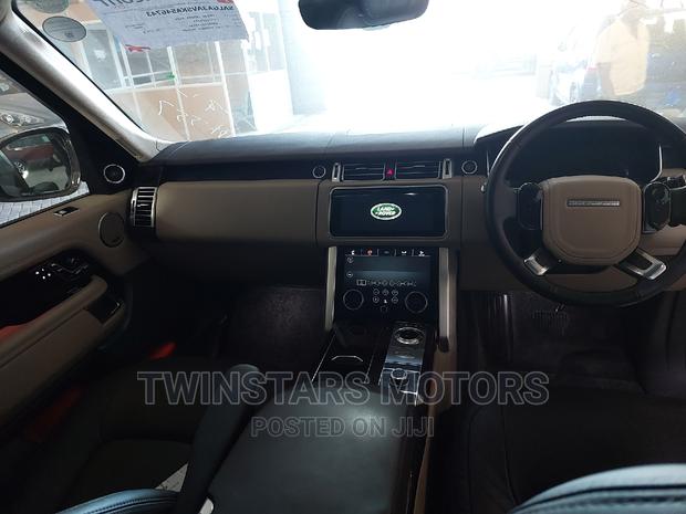 New 2019 Range Rover Vogue in Black: Luxury and Power