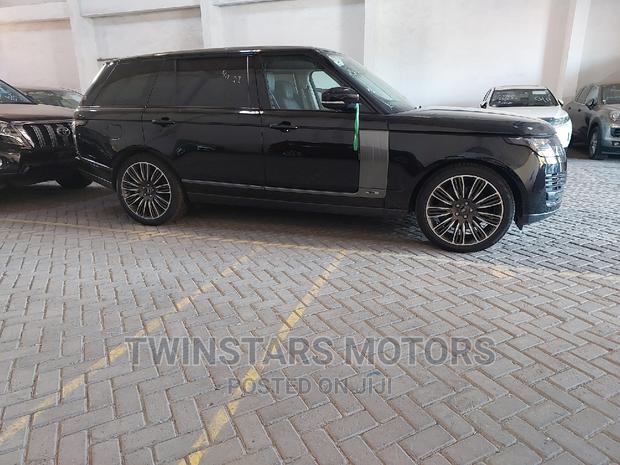 New 2019 Range Rover Vogue in Black: Luxury and Power