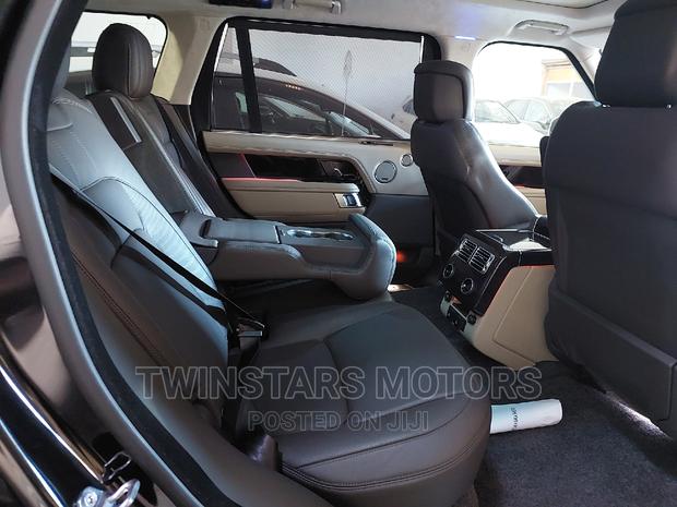New 2019 Range Rover Vogue in Black: Luxury and Power