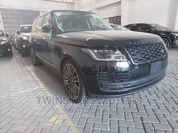 New 2019 Range Rover Vogue in Black: Luxury and Power