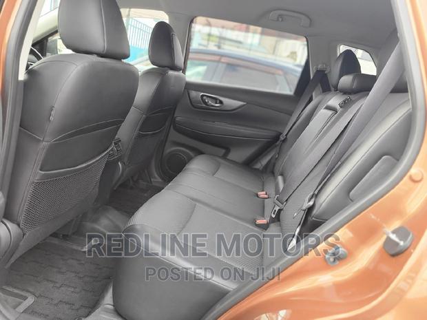 Gold 2016 Nissan X-Trail: Luxurious Off-Roader for a Great Price