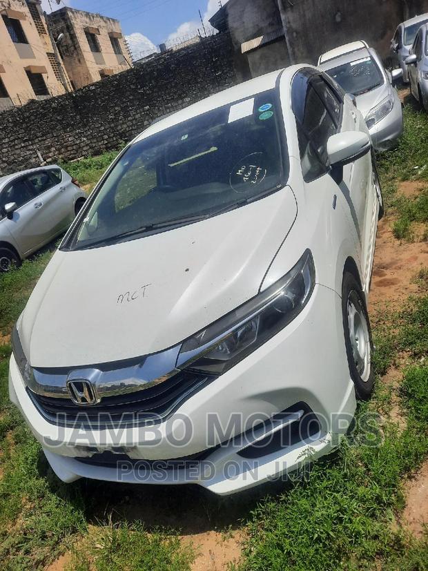 2016 Honda Shuttle Fit 1.5L Hybrid 2WD White