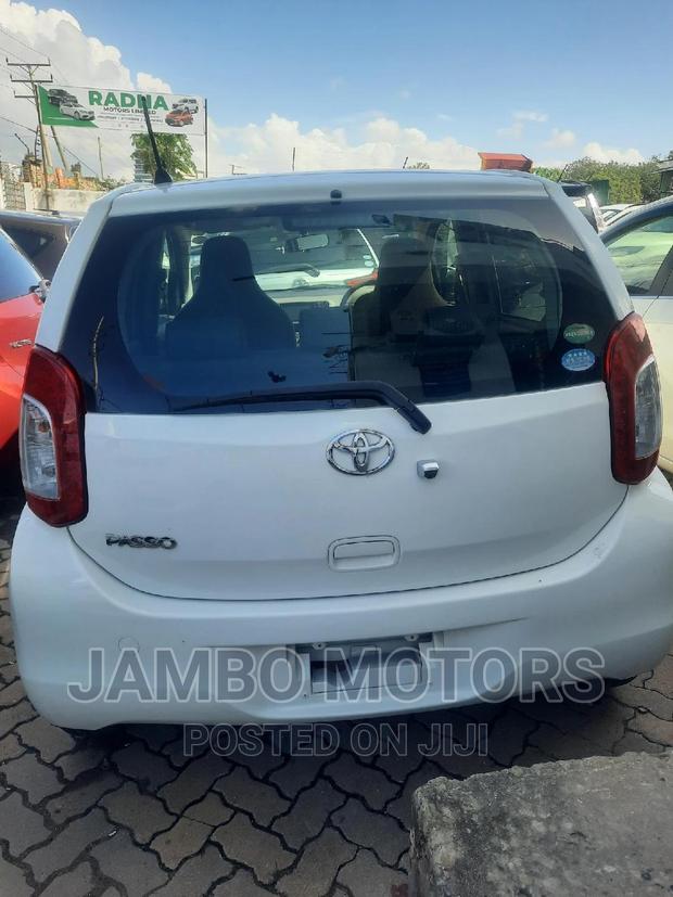 Toyota Passo 1.0 FWD 2015 - White: Pre-owned, Reliable Performance