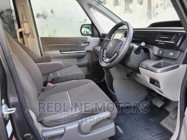 2016 Honda Stepwgn Gray: Versatile & Efficient Family Transport