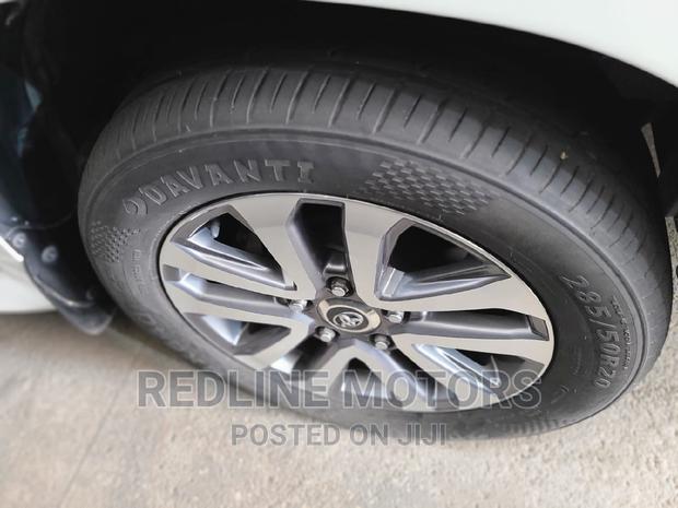 2018 Land Cruiser Pearl Edition: Premium SUV for Adventure and Comfort