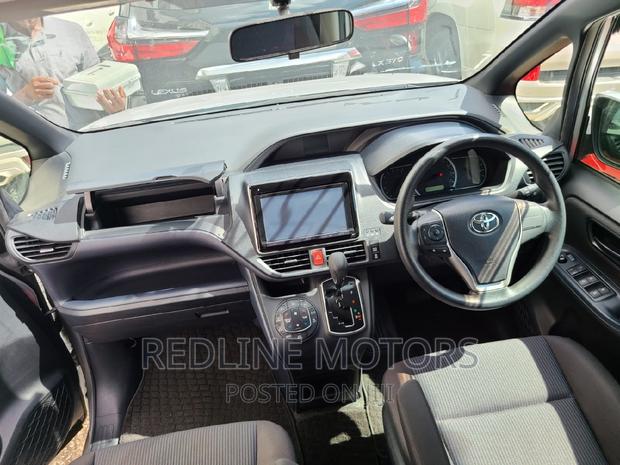 2016 Toyota Voxy Pearl: Luxury MPV for the Whole Family