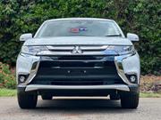 Mitsubishi Outlander 2017 Off white for sale