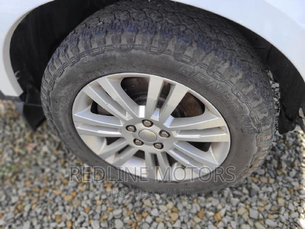 White 2016 Land Rover Discovery - Versatile 7-Seater SUV