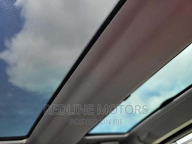 White 2016 Land Rover Discovery - Versatile 7-Seater SUV