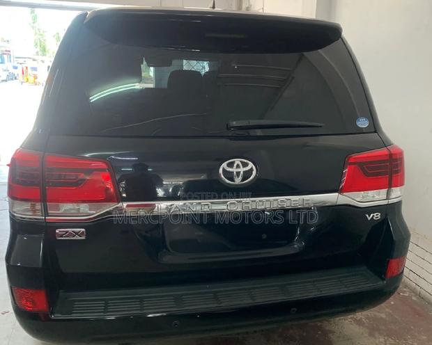 2015 Toyota Land Cruiser Black - Pre-Owned