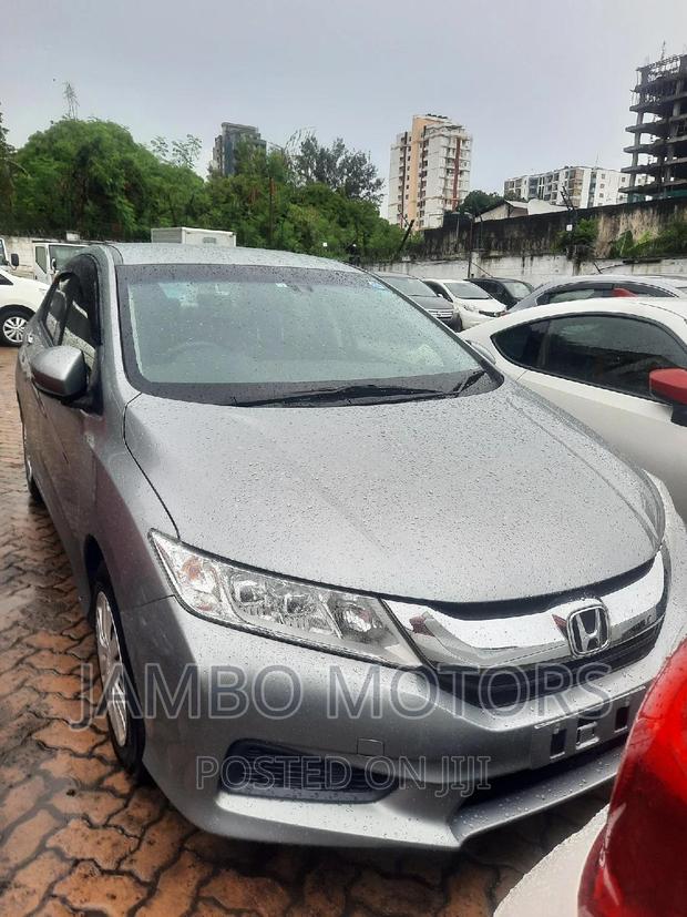 2016 Honda Grace 1.5 Petrol FWD Silver: Luxurious, Economical, and Spacious
