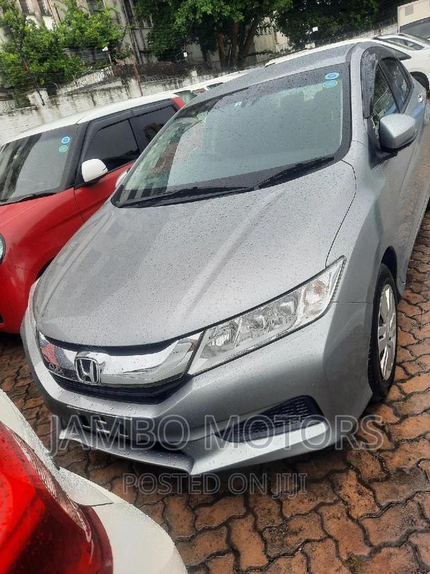 2016 Honda Grace 1.5 Petrol FWD Silver: Luxurious, Economical, and Spacious