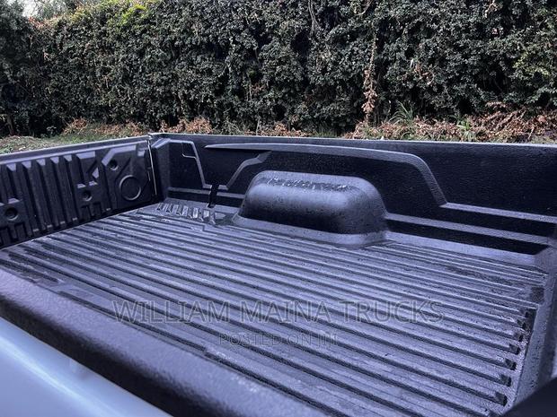 Isuzu D-MAX 2023: Gray Edition - Ready for Any Adventure