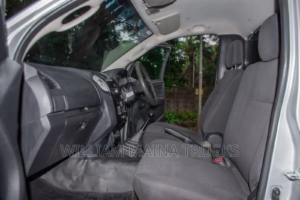 Isuzu D-MAX 2023: Gray Edition - Ready for Any Adventure