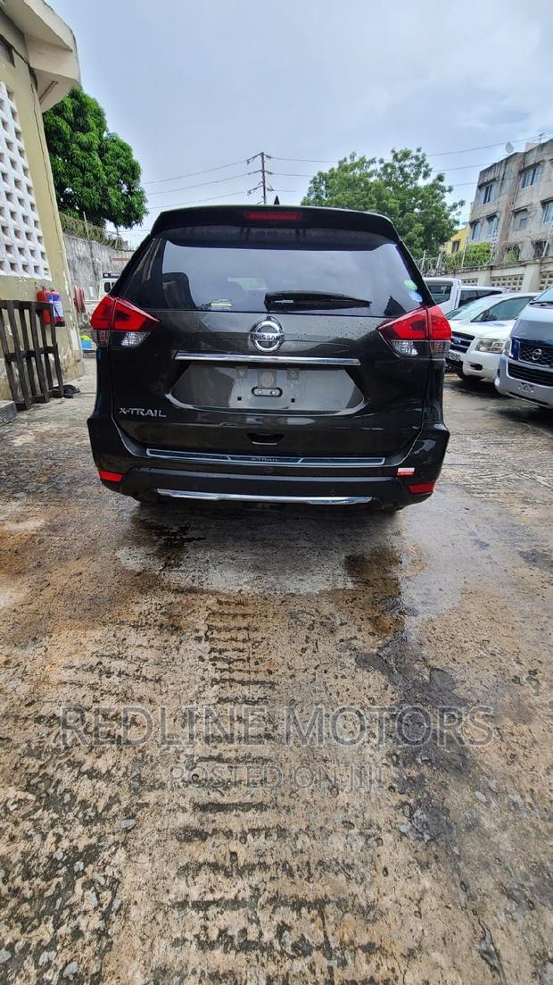 2018 Nissan X-Trail in Gray: Compact and Powerful SUV for Sale