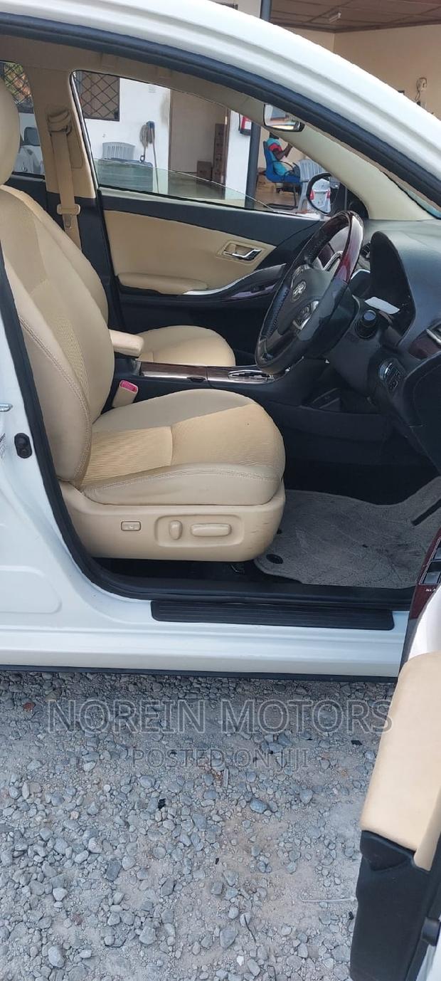 2017 Toyota Premio White Crossover