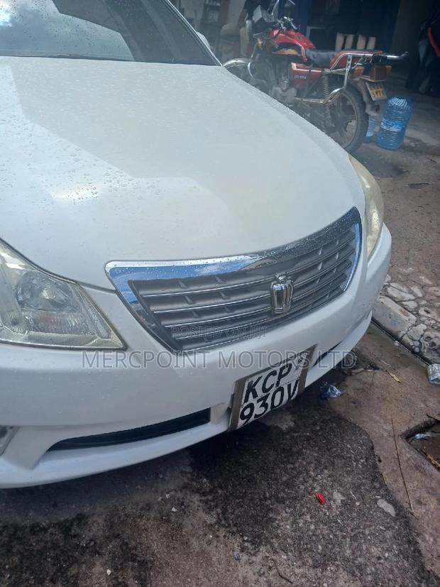 2012 Toyota Crown Pearl: Used Luxury Sedan for Sale