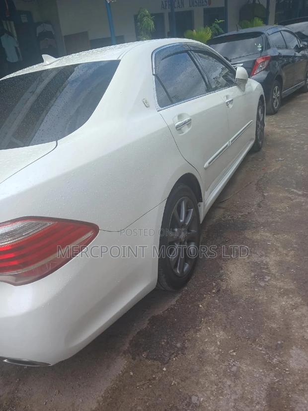 2012 Toyota Crown Pearl: Used Luxury Sedan for Sale