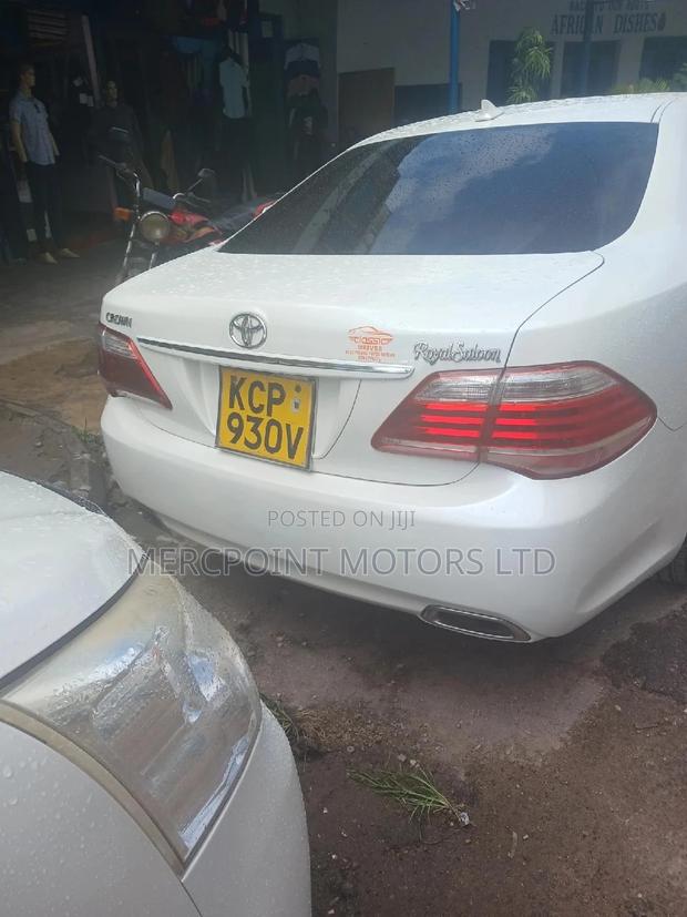 2012 Toyota Crown Pearl: Used Luxury Sedan for Sale