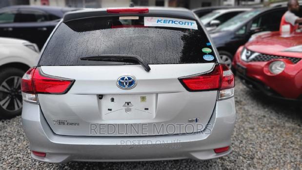 2017 Toyota Corolla Fielder Silver - Signature Edition