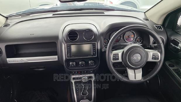 2016 Jeep Compass Blue: Compact SUV with Powerful Performance