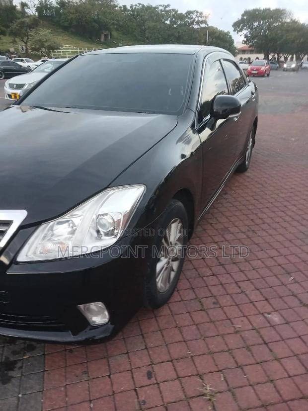 2011 Toyota Crown Black - Premium Sedan for Sale