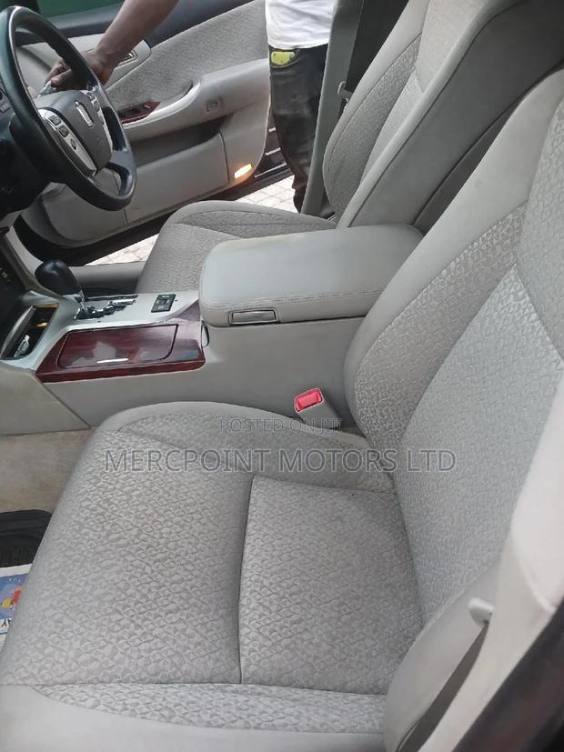 2011 Toyota Crown Black - Premium Sedan for Sale