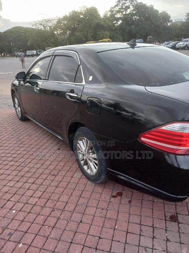 2011 Toyota Crown Black - Premium Sedan for Sale