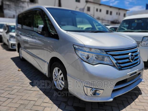 Nissan's 2016 Silver Serena: Reliable and Stylish