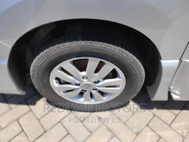 Nissan's 2016 Silver Serena: Reliable and Stylish