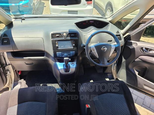 Nissan's 2016 Silver Serena: Reliable and Stylish