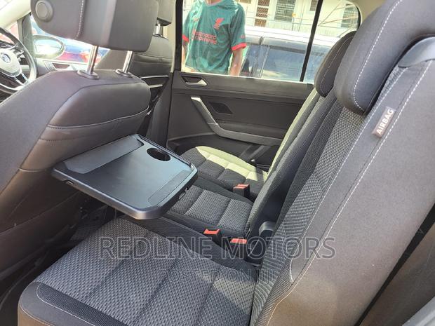 2016 Touran in Black: Volkswagen's Spacious & Sleek SUV
