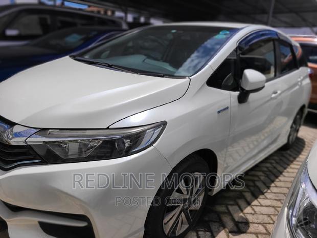 2016 Honda Shuttle Pearl - Spacious & Luxurious