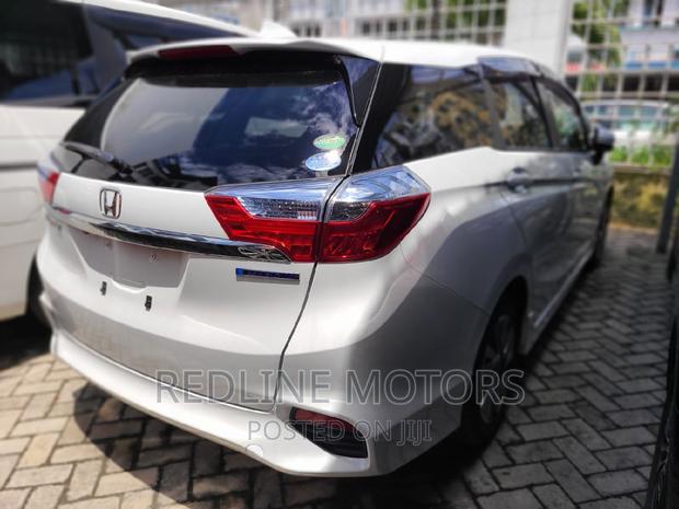 2016 Honda Shuttle Pearl - Spacious & Luxurious