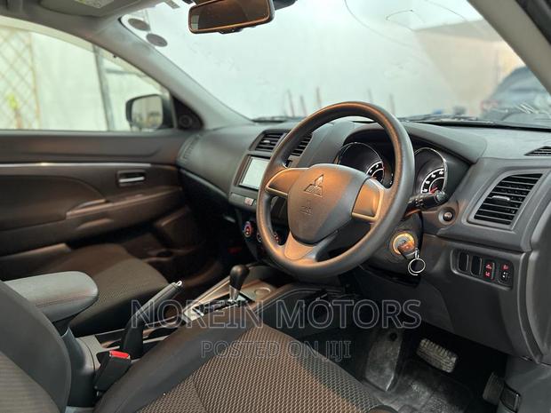 2017 Mitsubishi RVR Silver: A Modern and Reliable Choice
