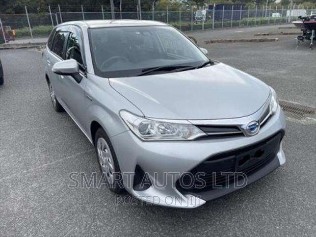2018 Toyota Corolla Fielder Silver - Stylish and Reliable