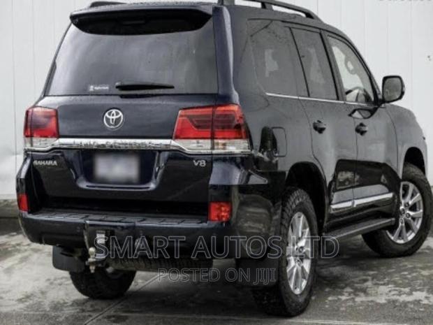 Pre-owned 2016 Toyota Land Cruiser Blue - Powerful and reliable SUV