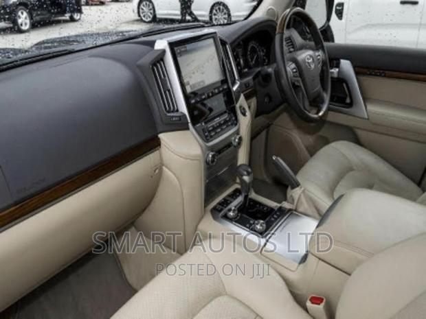 Pre-owned 2016 Toyota Land Cruiser Blue - Powerful and reliable SUV