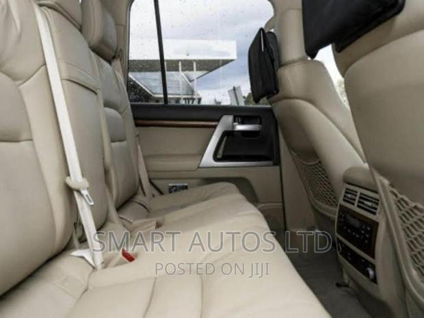 Pre-owned 2016 Toyota Land Cruiser Blue - Powerful and reliable SUV