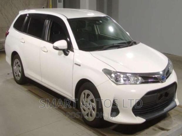2018 Toyota Corolla Fielder White Hatchback