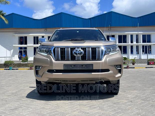 Brown Pre-owned 2017 Toyota Land Cruiser Prado 2.8
