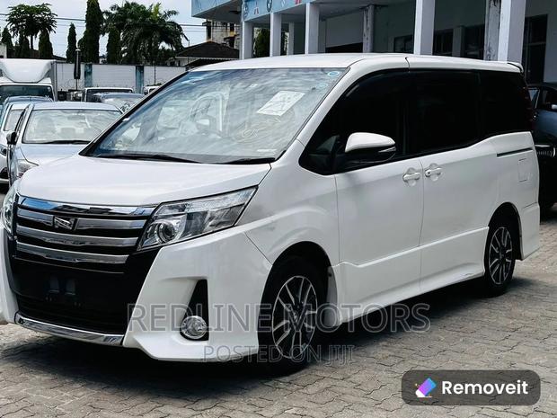 Toyota Noah 2016 AWD: 8-Seater, All-Weather Performance