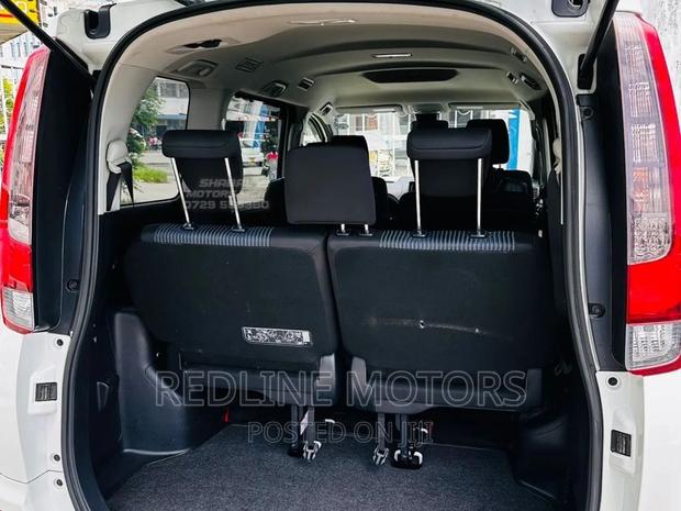Toyota Noah 2016 AWD: 8-Seater, All-Weather Performance